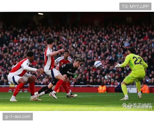 西汉姆联新球场启用，球迷热盼新赛季强势崛起