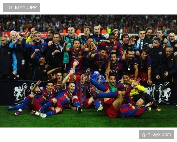 奥布拉克家庭生活揭秘:聚焦球场之外的温暖与挑战因素 奥布拉克家庭生活揭秘:聚焦球场之外的温暖与挑战因素