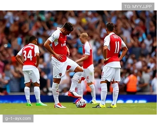 曼联“从边路到中路”的空间利用缺失：进攻转换效率与战术多样性受到影响