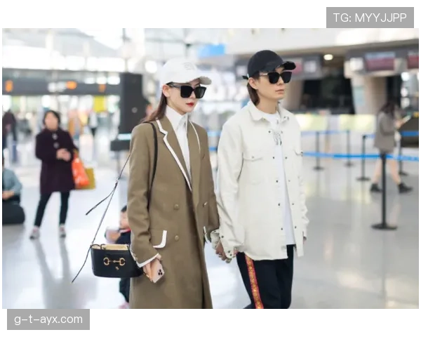 杨千霖出门那阵仗，外套能顶我三年生活费，站在人群里像在办秀