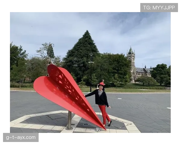 王楠退役后这生活也太爽了吧，天天晒太阳喝咖啡，谁还记得她当年练球练到吐？